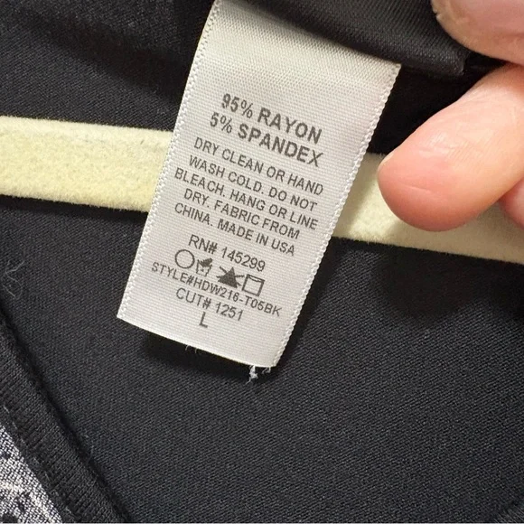 Harley-Davidson Black Long-Sleeve V-Neck Top with Red Heart Embellishments Y2K - Picture 14 of 15